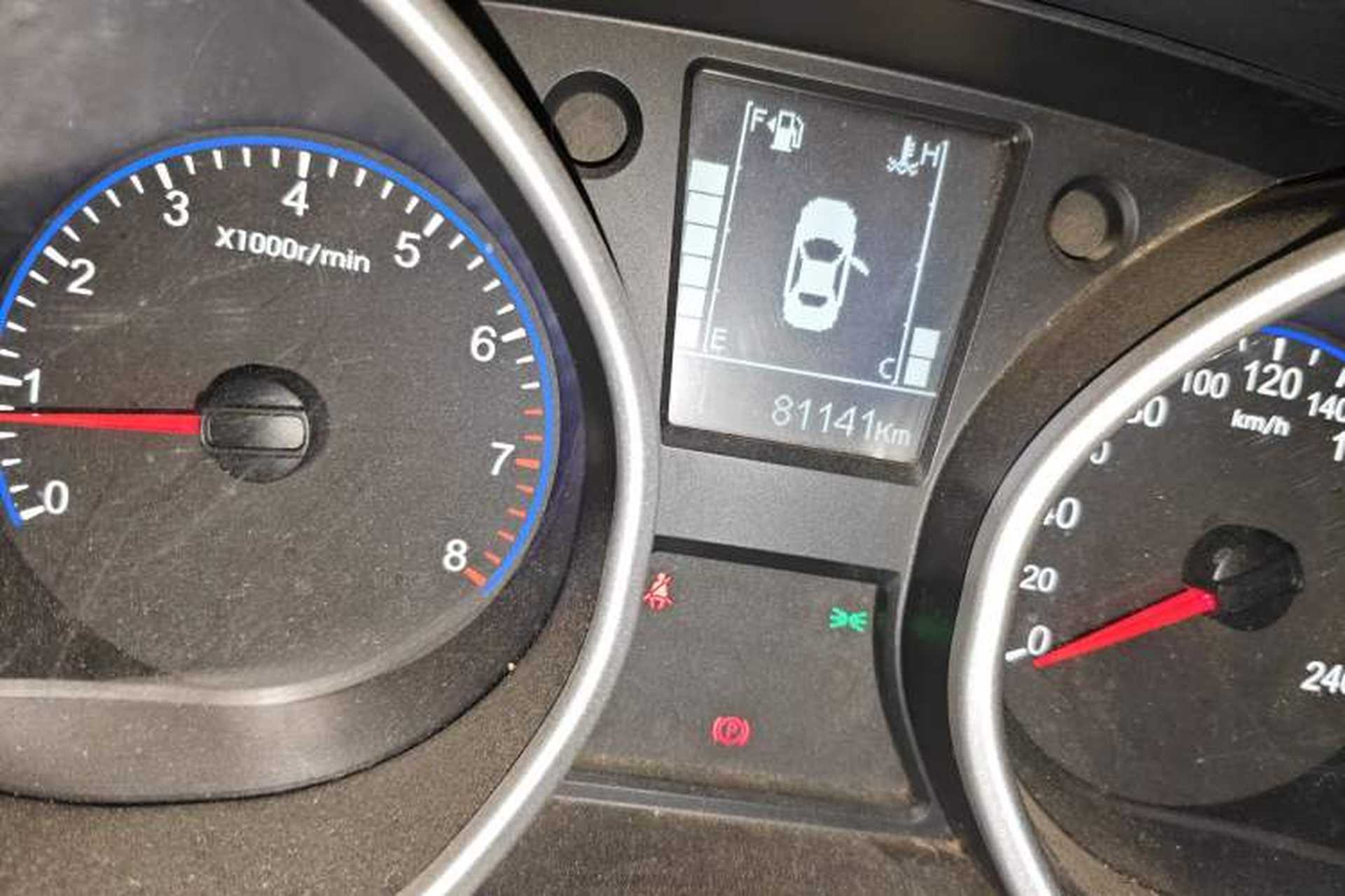 Used Geely Auto GX7 2013 2.0L Manual Elite Edition Odometer Close Up