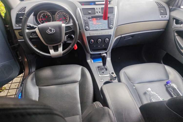 Used Geely Auto GX7 2013 2.0L Automatic Entry-Level Trim Center Console