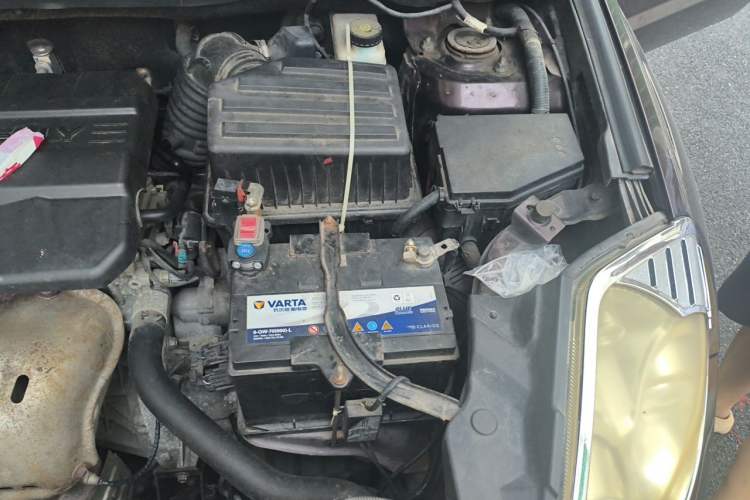 Used Geely Auto GX7 2013 2.0L Automatic Prestige Edition Engine Bay Left