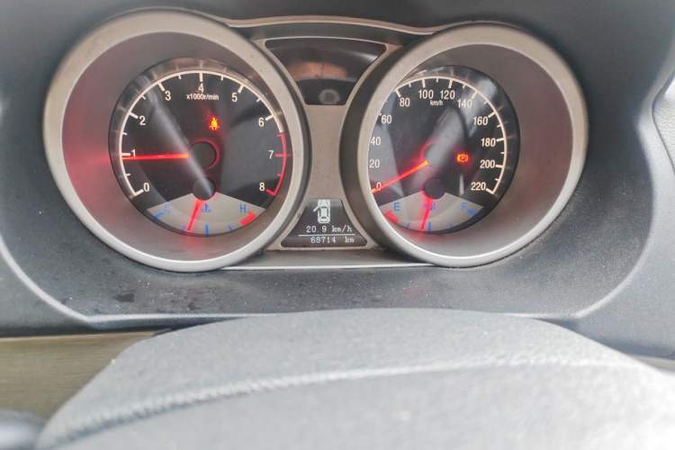 Used Geely Auto GX7 2013 2.0L Automatic Entry-Level Trim Odometer Close Up