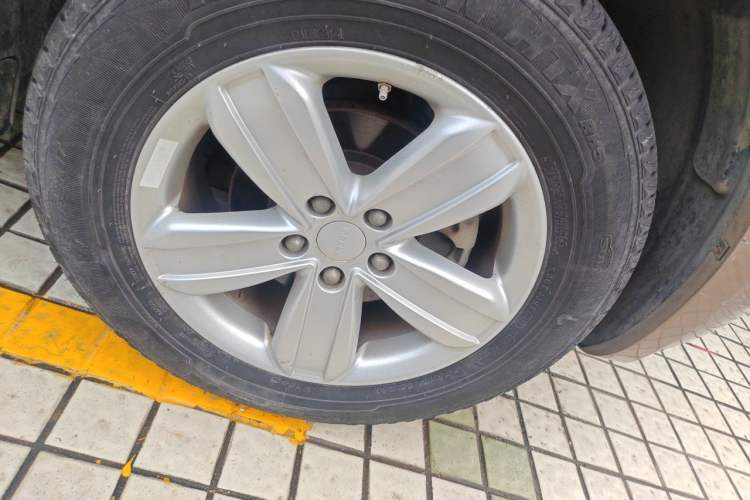 Used Geely Auto GX7 2013 2.0L Automatic Entry-Level Trim Right Front Wheel Hub