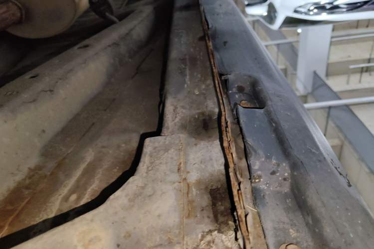 Used Geely Auto GX7 2013 2.0L Automatic Prestige Edition Right Side Sill