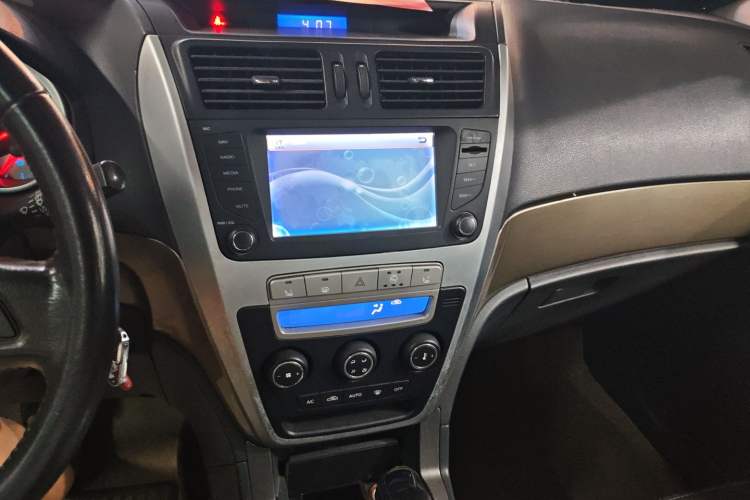 Used Geely Auto GX7 2013 2.0L Automatic Prestige Edition Audio And AC Panel