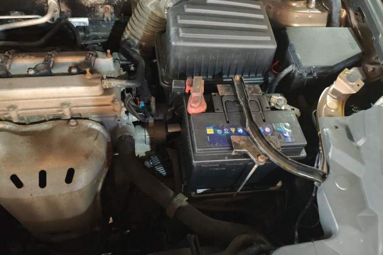 Used Geely Auto GX7 2013 2.0L Automatic Prestige Edition Engine Bay Left