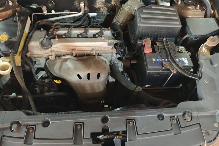 Used Geely Auto GX7 2013 2.0L Automatic Prestige Edition Engine Bay