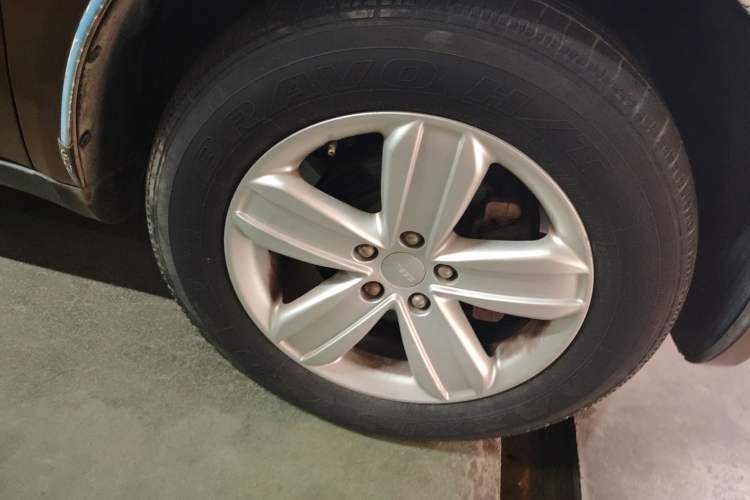 Used Geely Auto GX7 2013 2.0L Automatic Prestige Edition Right Front Wheel Hub
