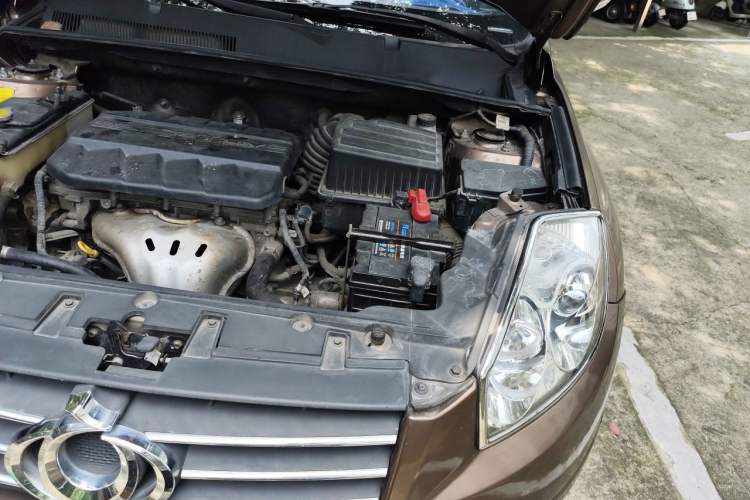 Used Geely Auto GX7 2013 2.0L Manual Entry-Level Trim Engine Bay Left