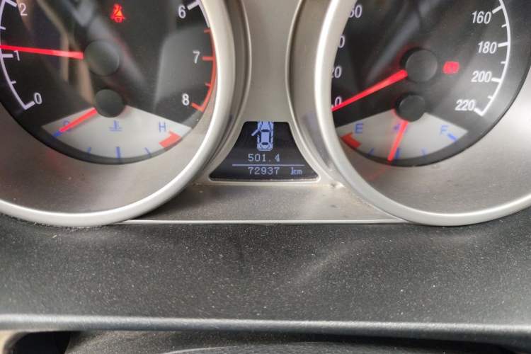 Used Geely Auto GX7 2013 2.0L Manual Entry-Level Trim Odometer Close Up