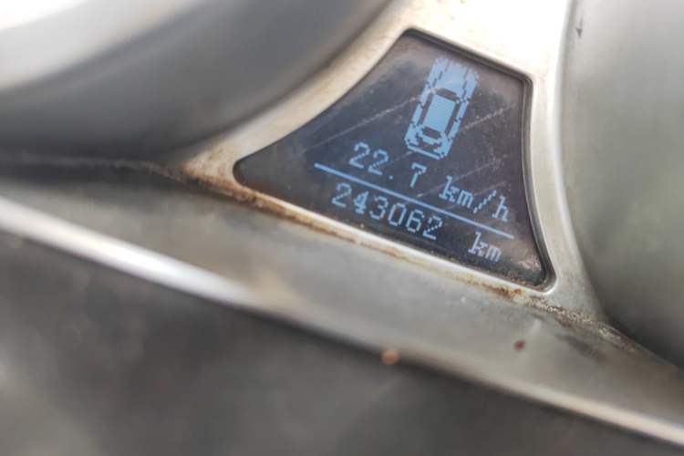 Used Geely Auto GX7 2013 2.0L Automatic Prestige Edition Odometer Close Up