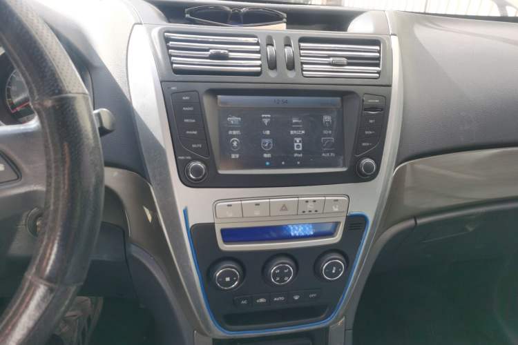 Used Geely Auto GX7 2013 2.0L Automatic Prestige Edition Audio And AC Panel