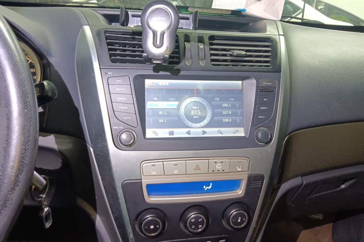 Used Geely Auto GX7 2013 2.0L Automatic Prestige Edition Audio And AC Panel