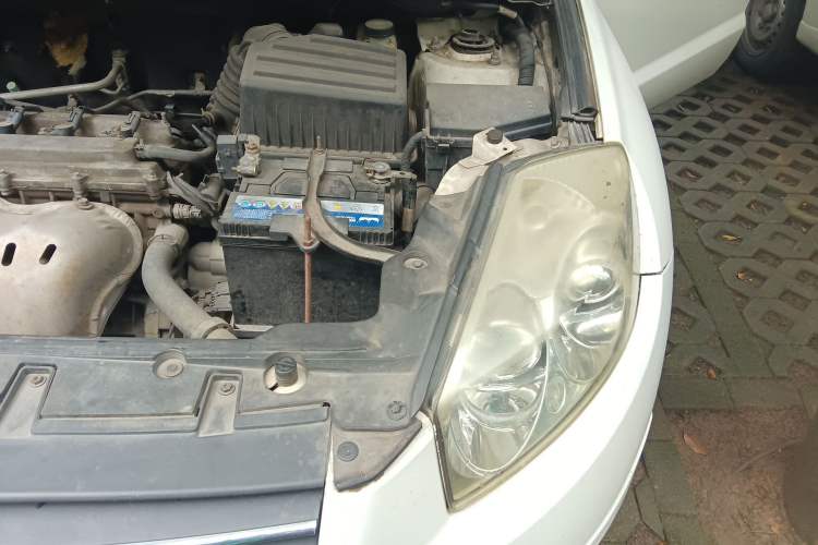 Used Geely Auto GX7 2013 2.0L Automatic Prestige Edition Engine Bay Left