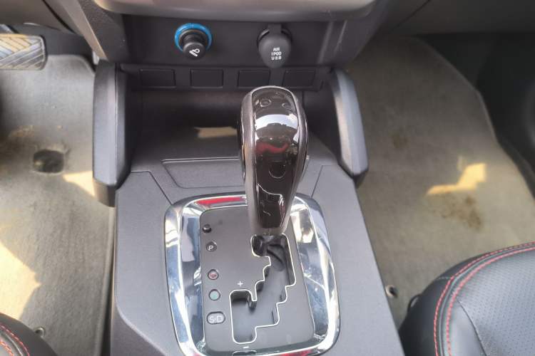 Used Geely Auto GX7 2013 2.0L Automatic Entry-Level Trim Gear Lever