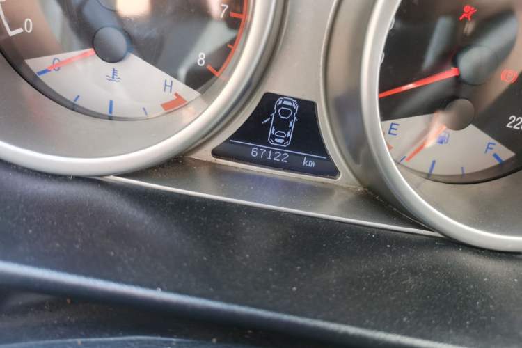 Used Geely Auto GX7 2013 2.0L Automatic Prestige Edition Odometer Close Up