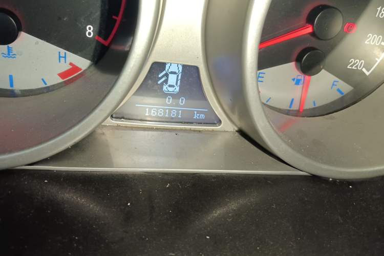 Used Geely Auto GX7 2013 2.0L Automatic Prestige Edition Odometer Close Up