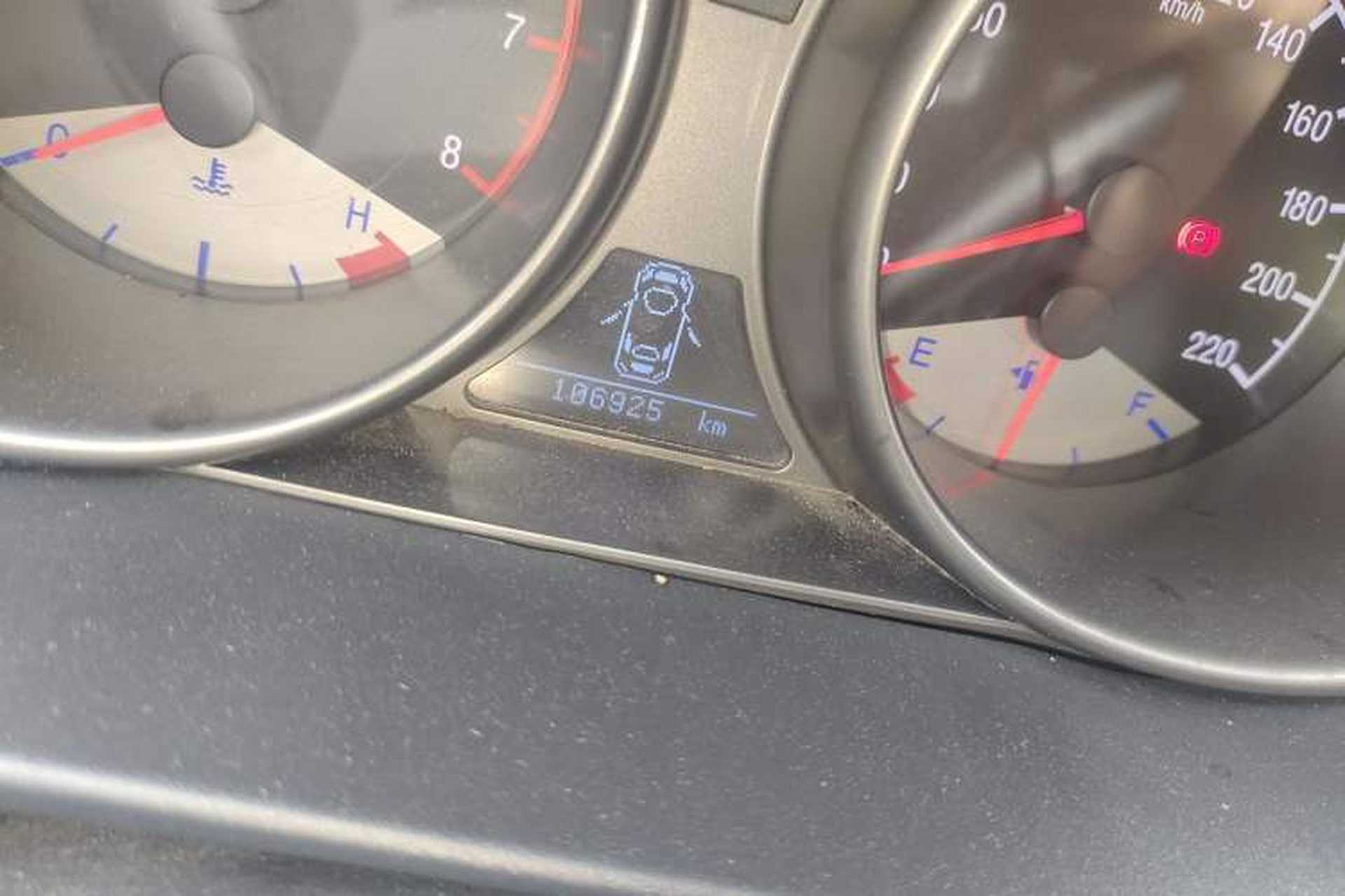 Used Geely Auto GX7 2013 1.8L Manual Luxury Model Odometer Close Up