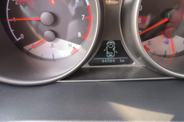 Used Geely Auto GX7 2013 2.0L Automatic Entry-Level Trim Odometer Close Up
