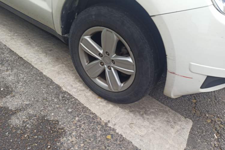 Used Geely Auto GX7 2013 2.0L Automatic Prestige Edition Right Front Wheel Hub