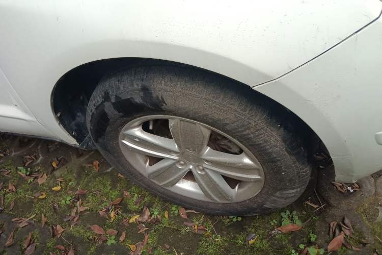 Used Geely Auto GX7 2013 2.0L Automatic Prestige Edition Right Front Wheel Hub
