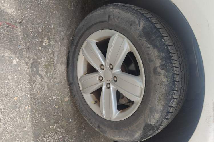 Used Geely Auto GX7 2013 1.8L Manual Elite Model Right Front Wheel Hub