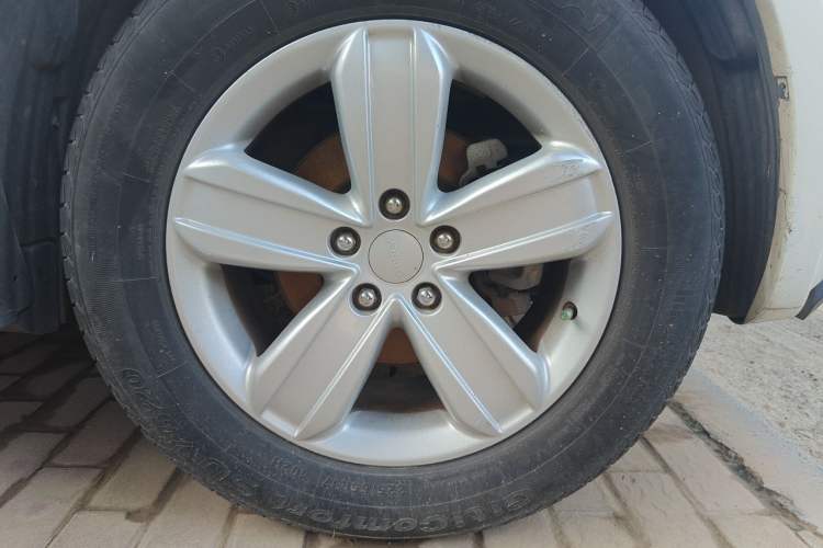 Used Geely Auto GX7 2013 2.0L Manual Luxury Version Right Front Wheel Hub