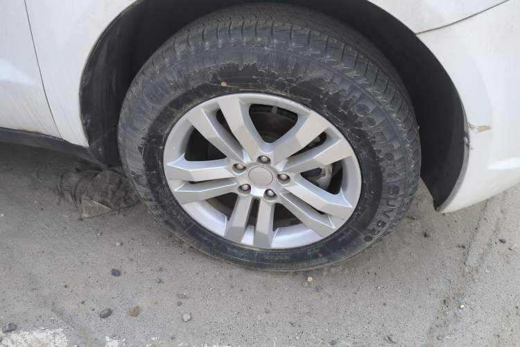 Used Geely Auto GX7 2013 2.0L Automatic Entry-Level Trim Right Front Wheel Hub
