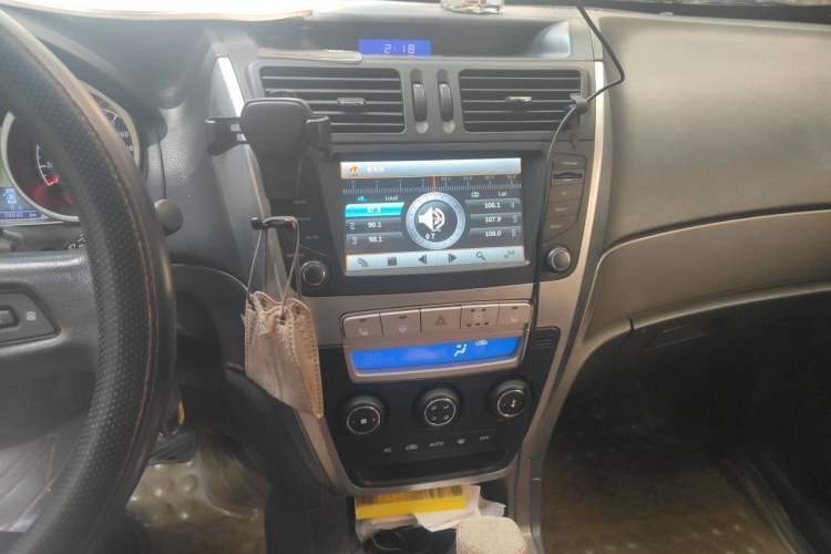Used Geely Auto GX7 2013 2.0L Automatic Prestige Edition Audio And AC Panel