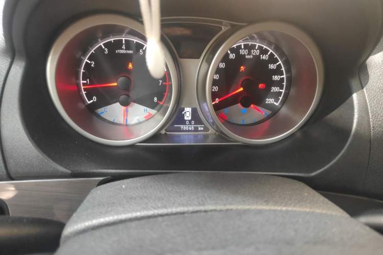 Used Geely Auto GX7 2013 2.0L Automatic Prestige Edition Odometer Close Up