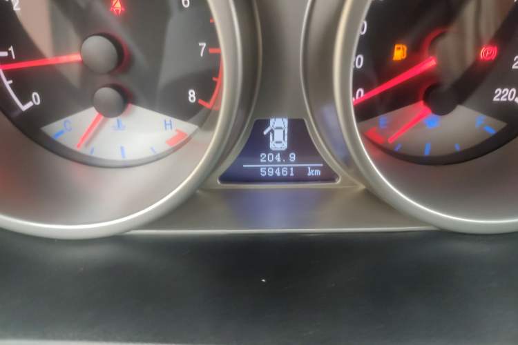 Used Geely Auto GX7 2013 2.0L Automatic Prestige Edition Odometer Close Up