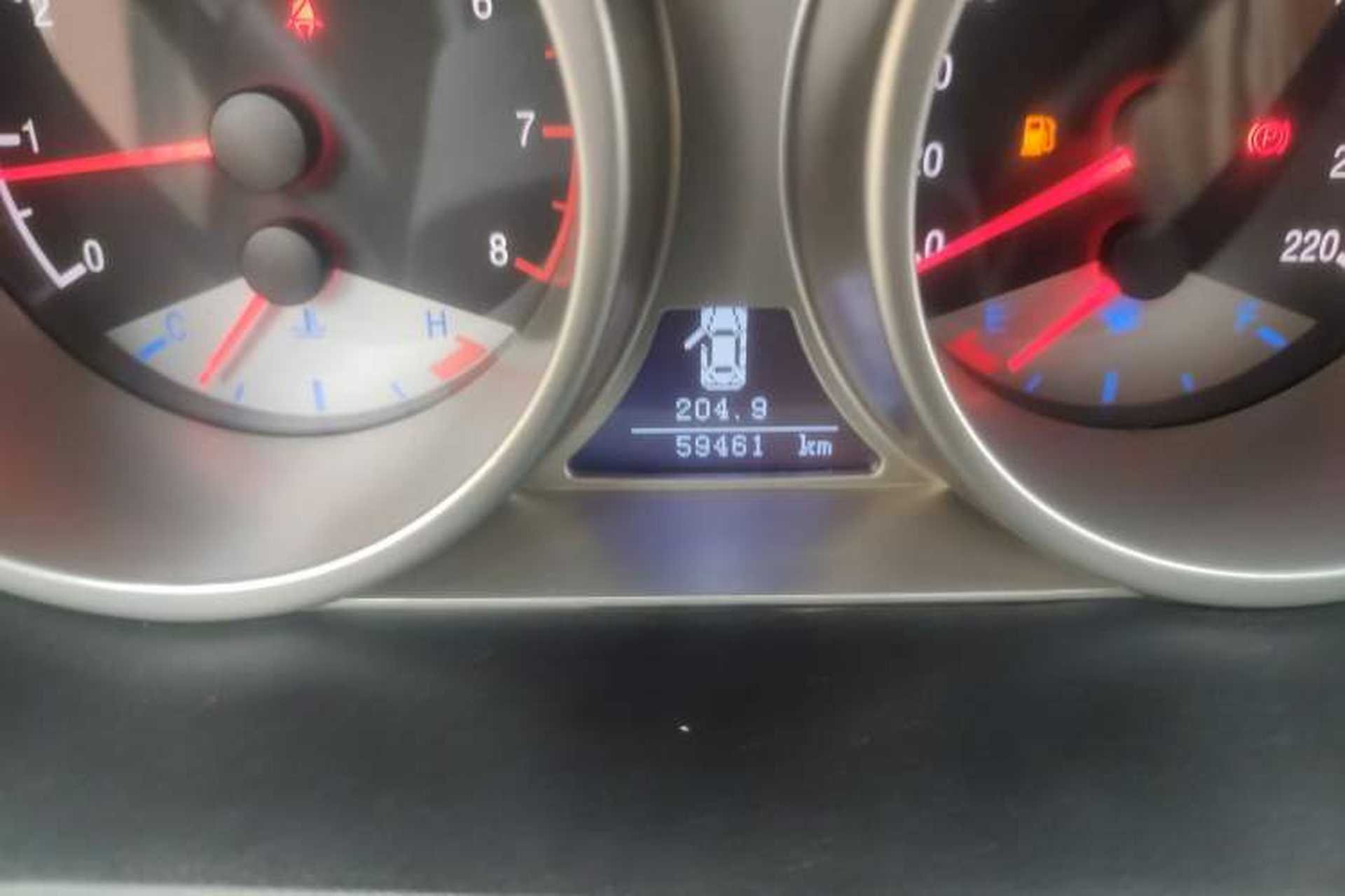 Used Geely Auto GX7 2013 2.0L Automatic Prestige Edition Odometer Close Up