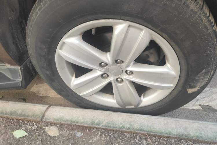 Used Geely Auto GX7 2013 2.0L Automatic Prestige Edition Right Front Wheel Hub