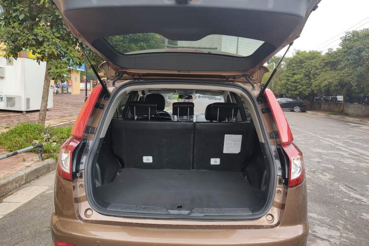 Used Geely Auto GX7 2013 2.0L Automatic Prestige Edition Trunk