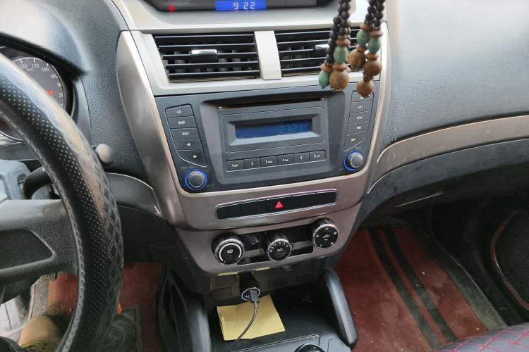 Used Geely Auto GX7 2014 1.8L Manual Value Edition Audio And AC Panel
