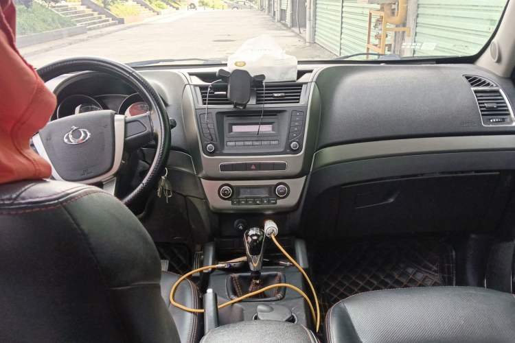 Used Geely Auto GX7 2014 1.8L Manual Elite Model Center Console