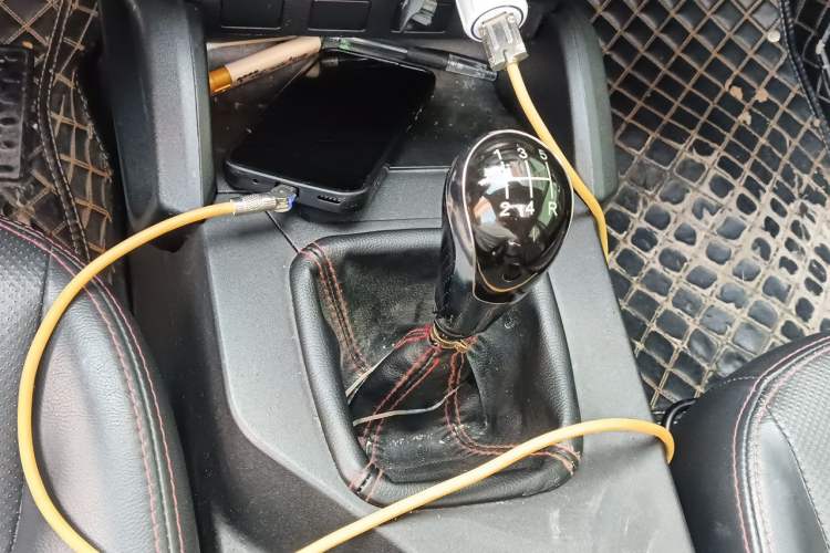 Used Geely Auto GX7 2014 1.8L Manual Elite Model Gear Lever