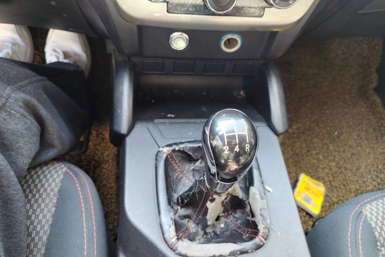 Used Geely Auto GX7 2014 1.8L Manual Value Edition Gear Lever