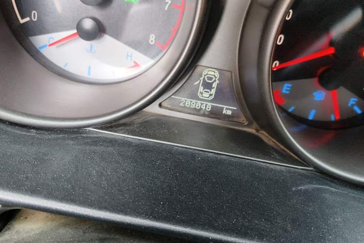 Used Geely Auto GX7 2014 1.8L Manual Value Edition Odometer Close Up