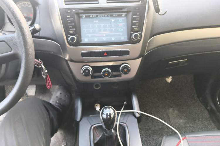 Used Geely Auto GX7 2014 1.8L Manual Value Edition Audio And AC Panel