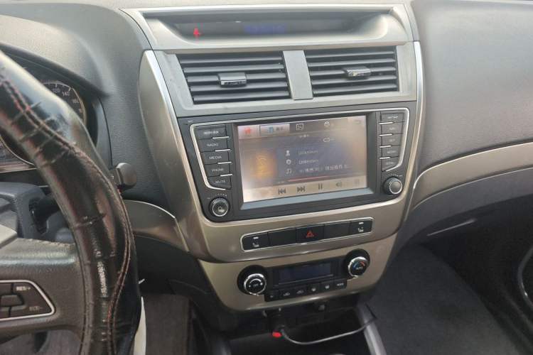 Used Geely Auto GX7 2014 2.0L Automatic Prestige Edition Audio And AC Panel