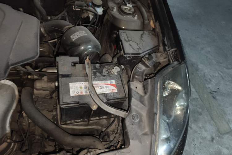 Used Geely Auto GX7 2014 2.0L Automatic Prestige Edition Engine Bay Left