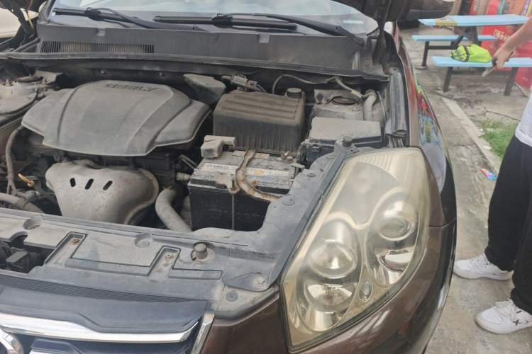 Used Geely Auto GX7 2014 2.0L Automatic Prestige Edition Engine Bay Left