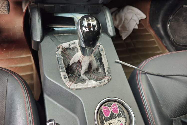 Used Geely Auto GX7 2014 1.8L Manual Elite Model Gear Lever