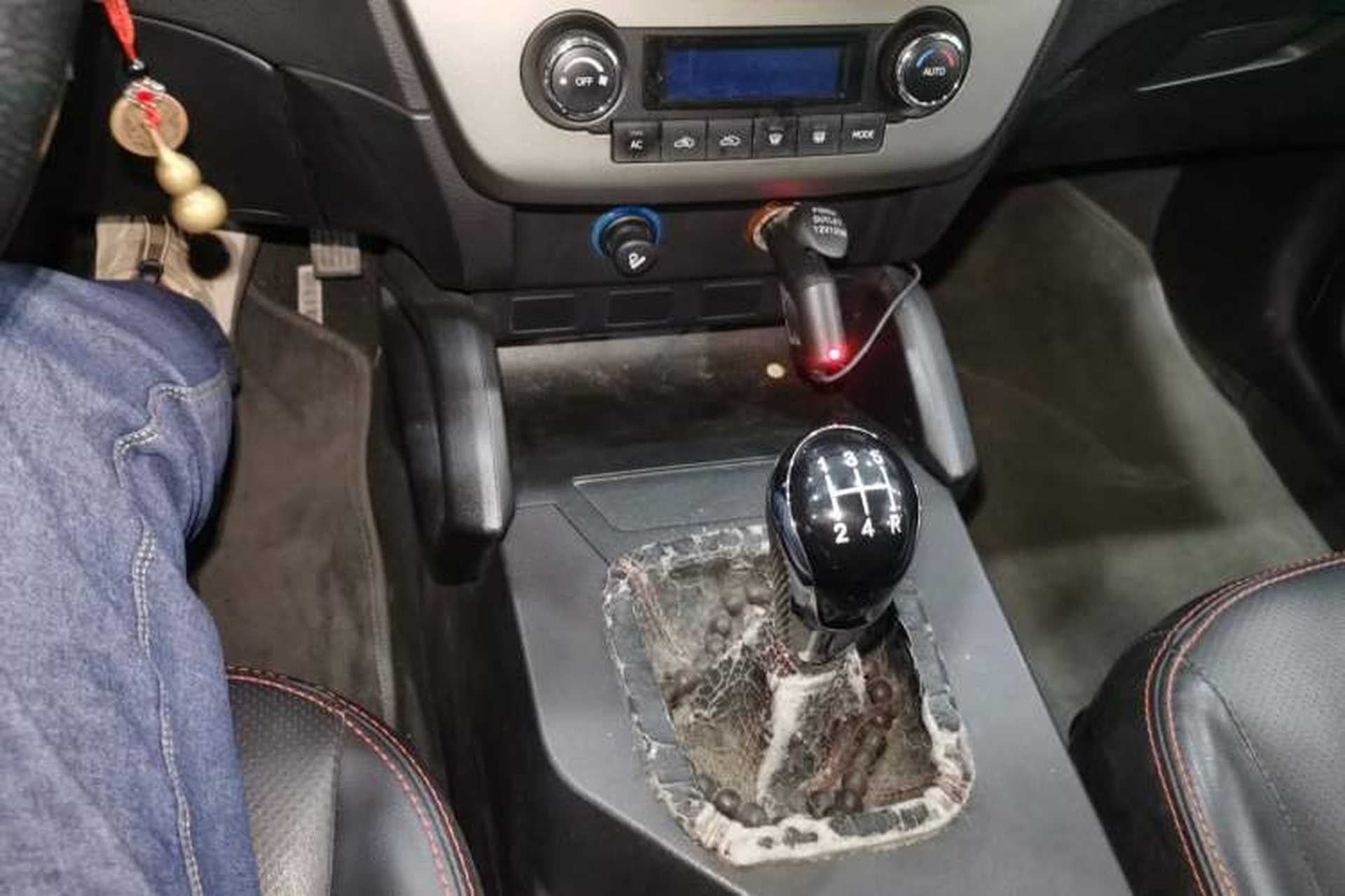 Used Geely Auto GX7 2014 1.8L Manual Elite Model Gear Lever