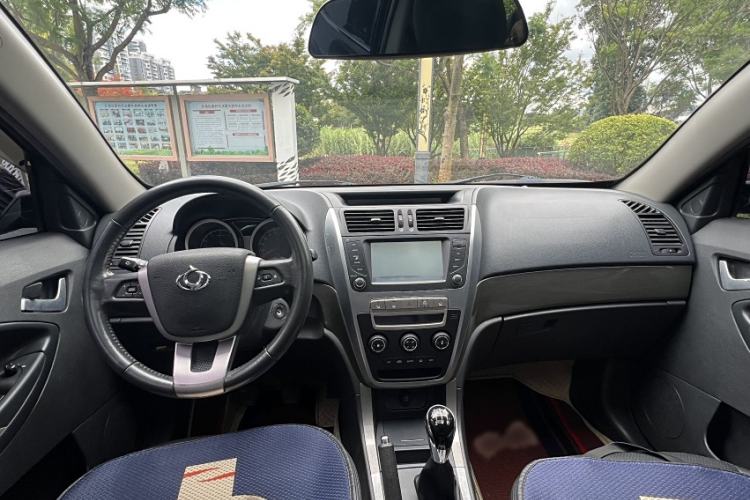 Used Geely Auto GX7 2014 2.0L Manual Entry-Level Trim Interior 2