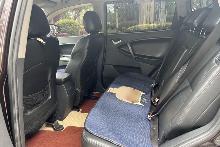 Used Geely Auto GX7 2014 2.0L Manual Entry-Level Trim Interior 3