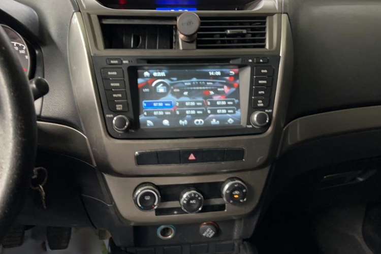 Used Geely Auto GX7 2014 1.8L Manual Value Edition Interior 5