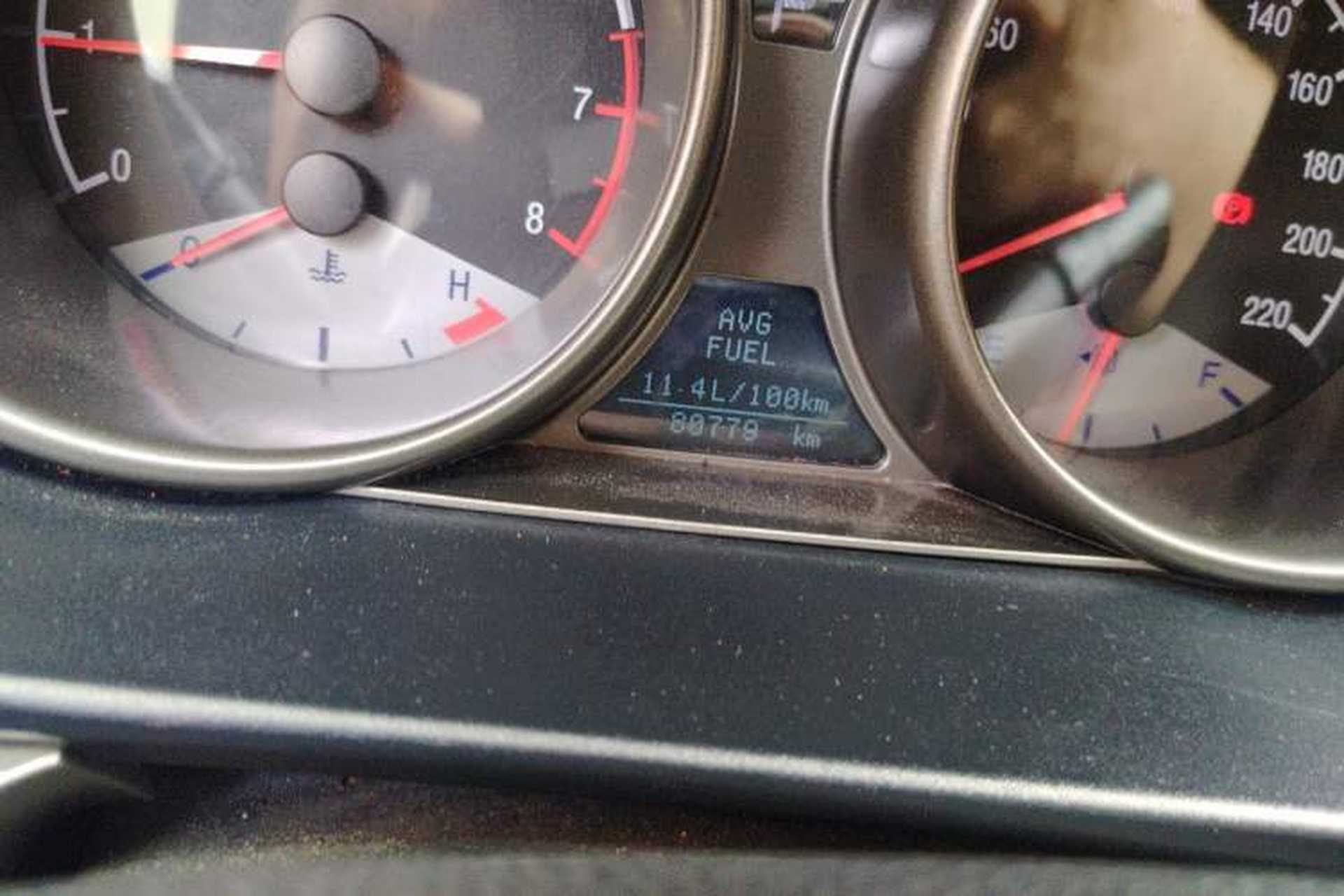 Used Geely Auto GX7 2014 2.0L Automatic Prestige Edition Odometer Close Up