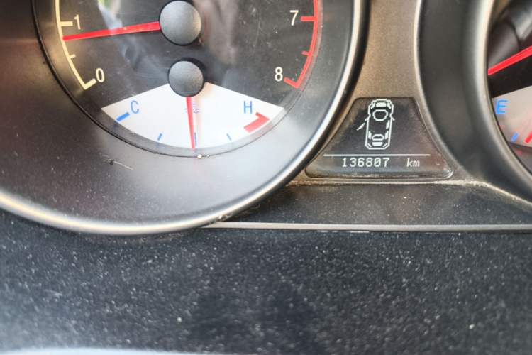 Used Geely Auto GX7 2014 1.8L Manual Value Edition Odometer Close Up