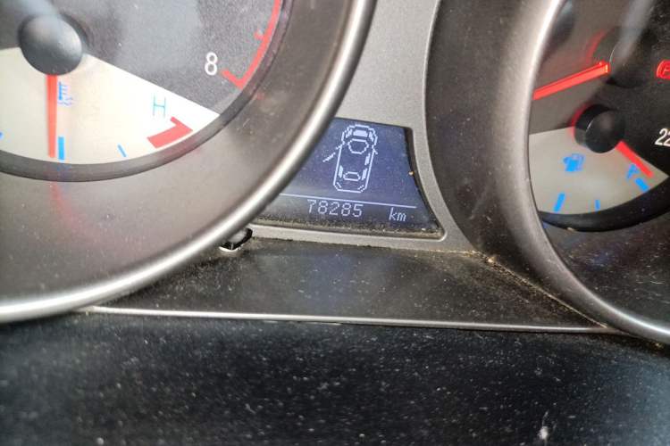 Used Geely Auto GX7 2014 1.8L Manual Value Edition Odometer Close Up