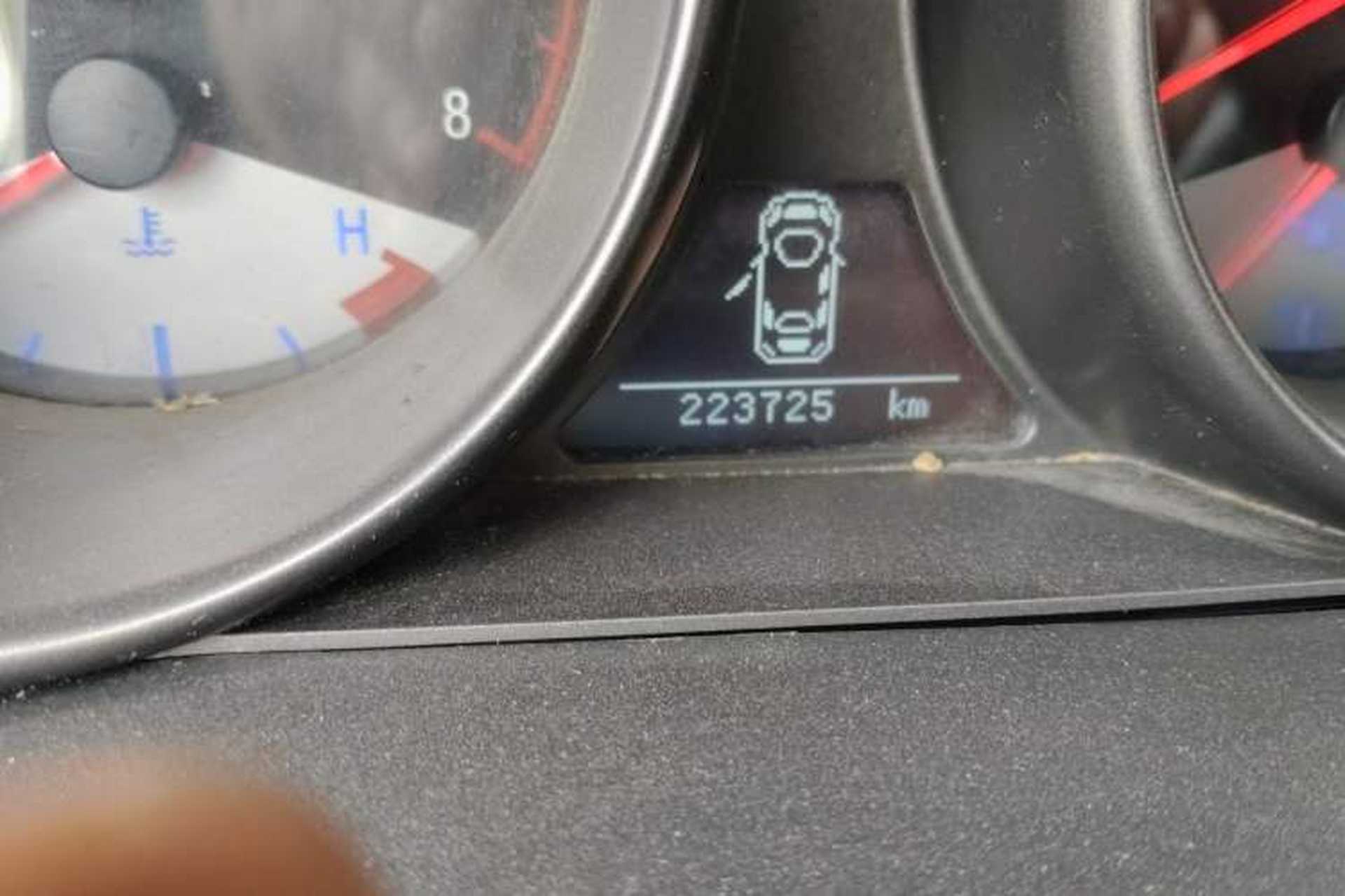 Used Geely Auto GX7 2014 1.8L Manual Elite Model Odometer Close Up